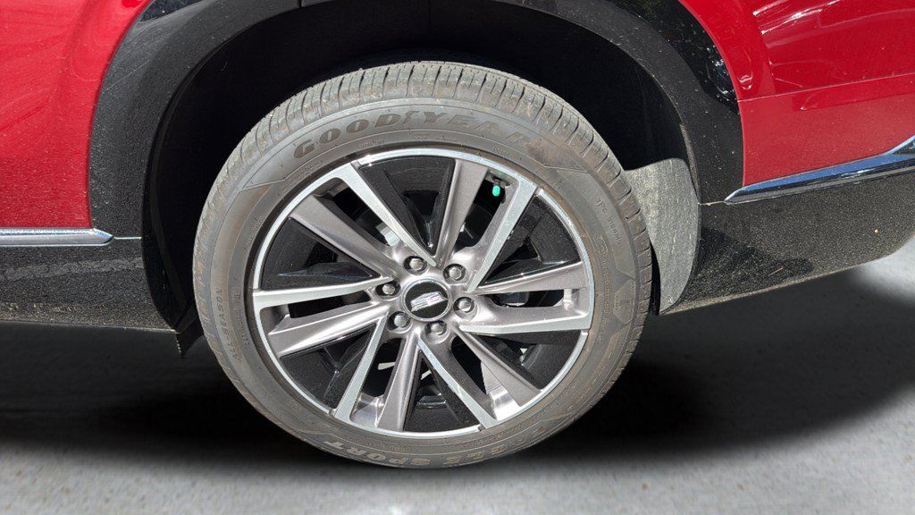 Certified 2026 Cadillac Vistiq Sport w/ LPO, Floor Liner Package AWD/4WD image 15