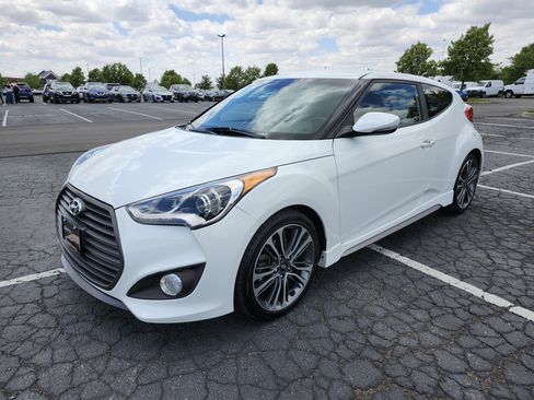 Used 2017 Hyundai Veloster Turbo FWD image 12