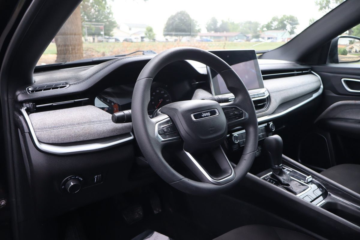 Used 2024 Jeep Compass Sport AWD/4WD image 15