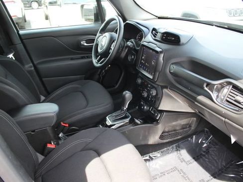 Used 2022 Jeep Renegade Altitude w/ Convenience Group AWD/4WD image 34