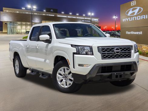 Used 2022 Nissan Frontier SV w/ Technology Package RWD image 3