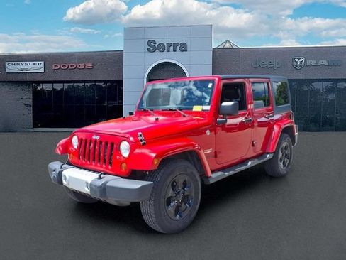 Used 2013 Jeep Wrangler Unlimited Sahara w/ Connectivity Group AWD/4WD image 3
