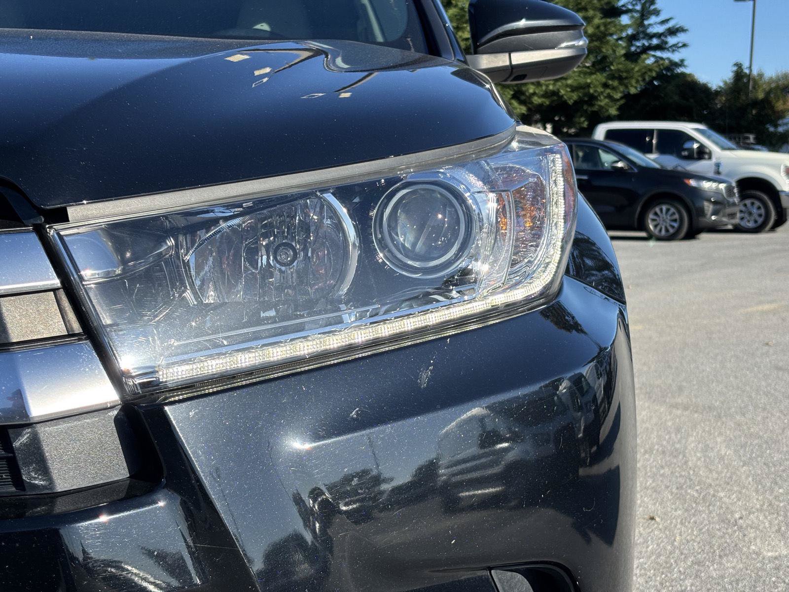 Used 2017 Toyota Highlander Limited AWD/4WD image 3
