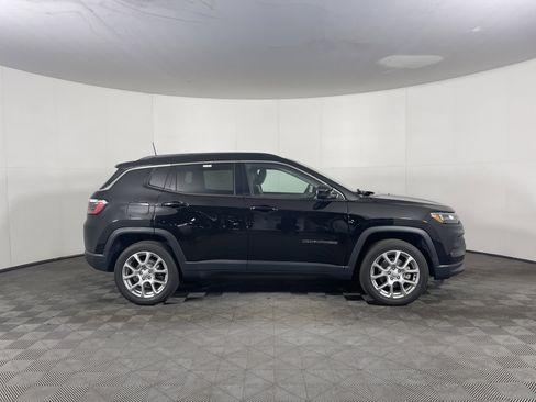 Used 2022 Jeep Compass Latitude image 5