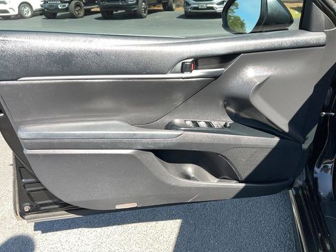 Used 2019 Toyota Camry SE image 12