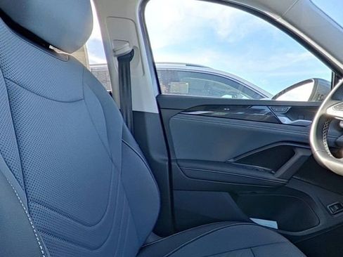 New 2026 Volkswagen Tiguan SE image 28