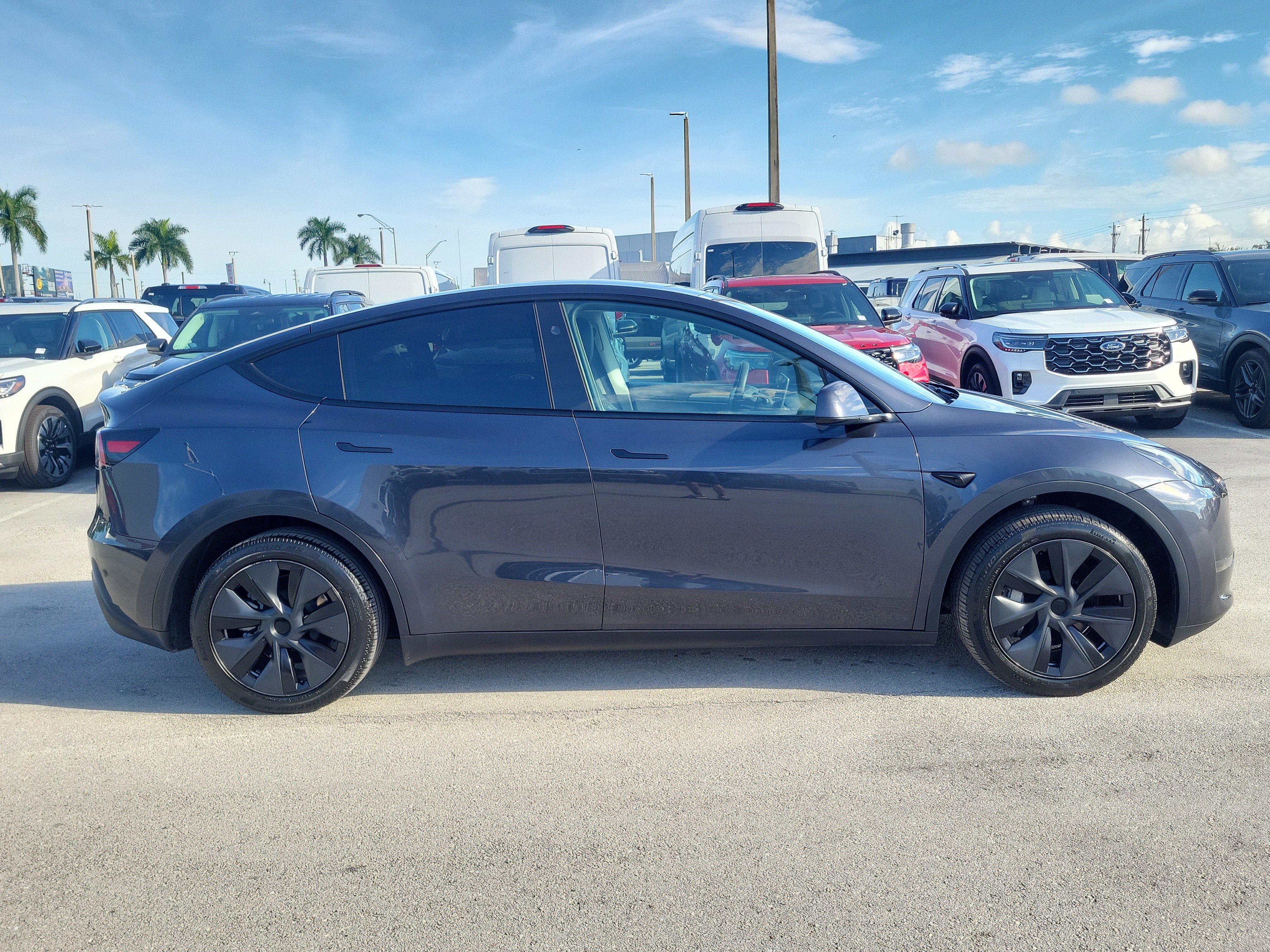 Used 2024 Tesla Model Y Long Range AWD/4WD image 4
