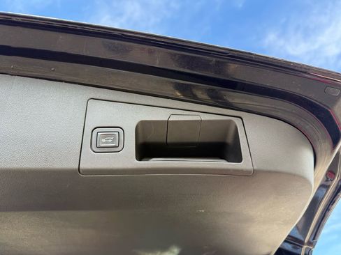 Used 2017 Cadillac XT5 Platinum image 17