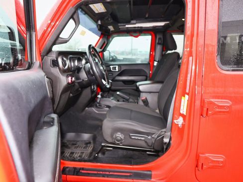 Used 2018 Jeep Wrangler Unlimited Sahara image 6