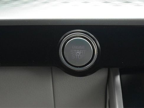 Certified 2023 Kia Carnival LX image 24