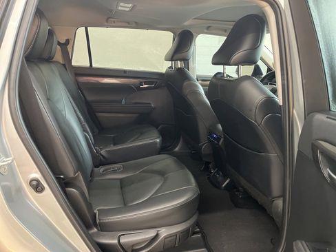 Used 2021 Toyota Highlander Limited image 33