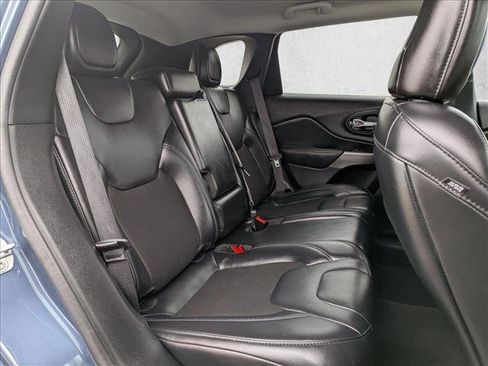 Used 2020 Jeep Cherokee Latitude Plus image 21