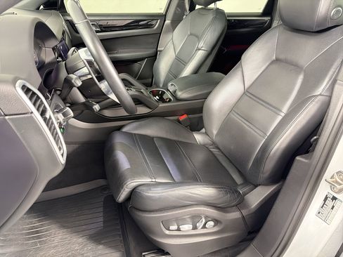 Certified 2021 Porsche Cayenne Coupe AWD/4WD image 5