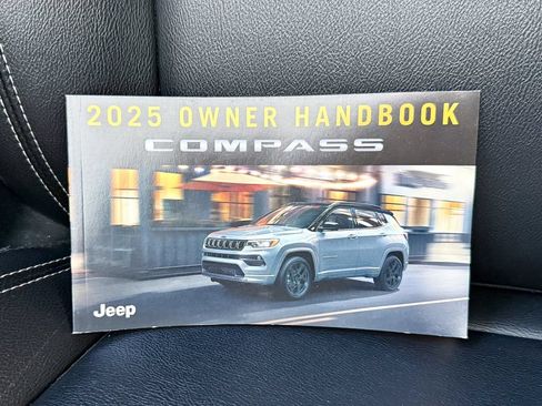 Used 2025 Jeep Compass Limited AWD/4WD image 28