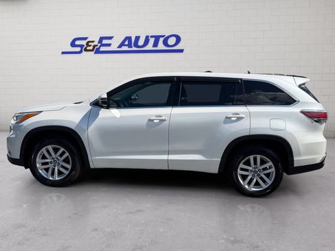 Used 2016 Toyota Highlander LE FWD image 2
