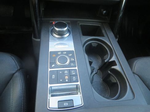 Used 2018 Land Rover Discovery SE image 20