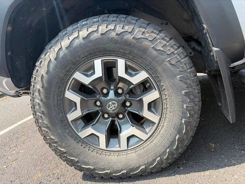 Used 2021 Toyota Tacoma TRD Off-Road AWD/4WD image 11