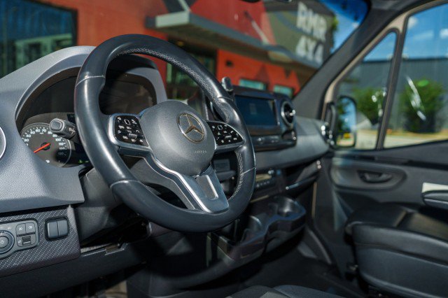 Used 2020 Mercedes-Benz Sprinter 2500 image 30