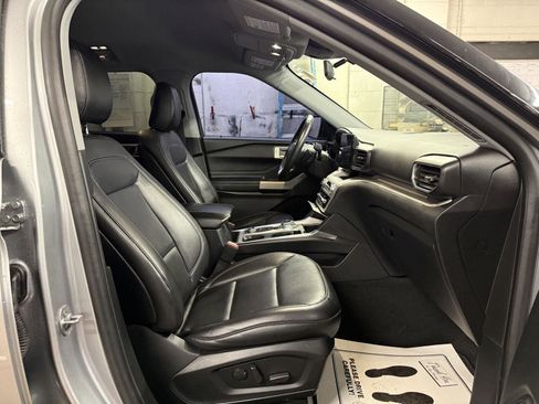 Used 2020 Ford Explorer XLT w/ Equipment Group 202A image 25