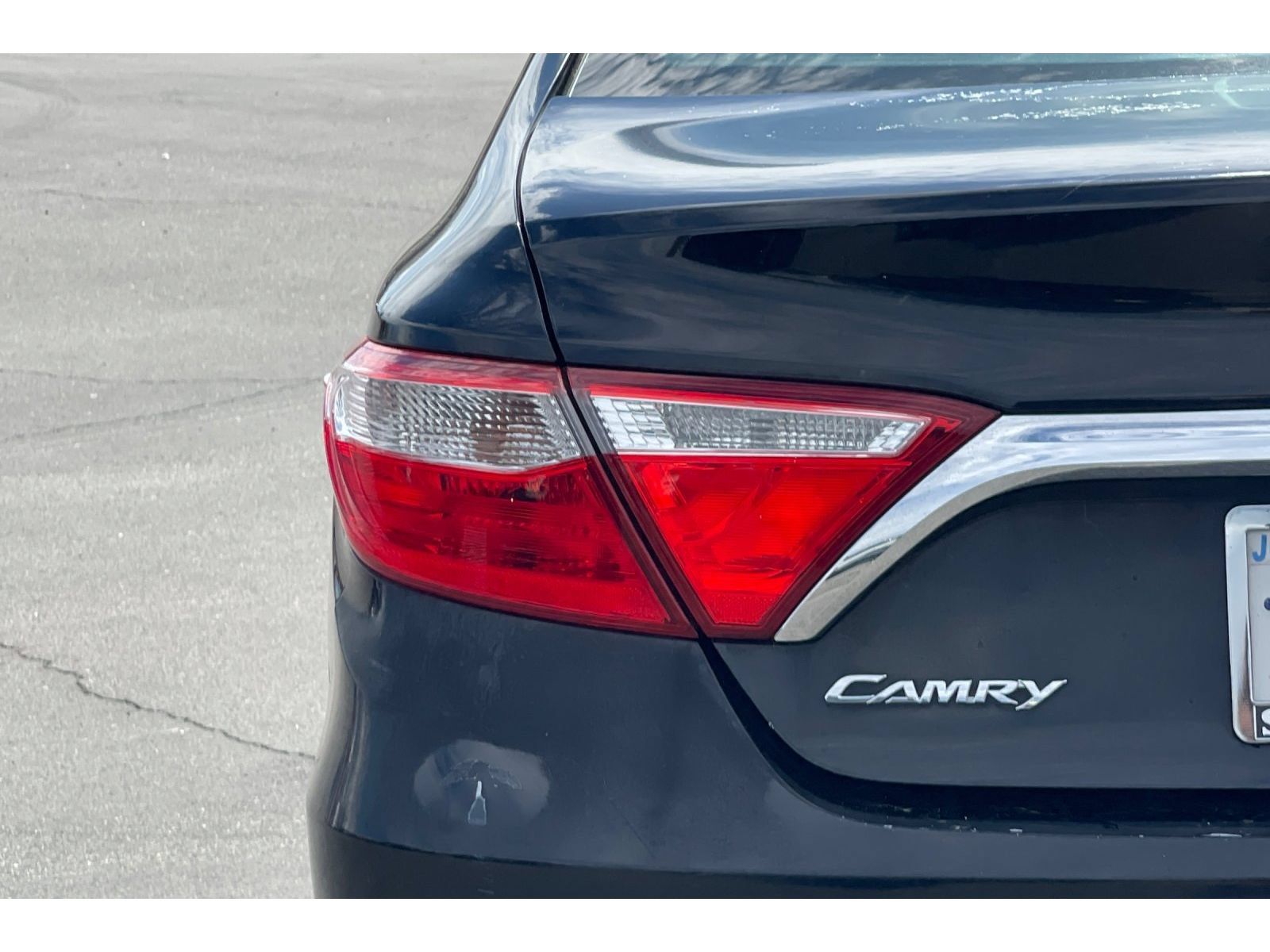 Used 2015 Toyota Camry LE FWD image 14