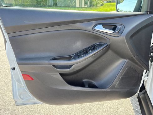 Used 2017 Ford Focus SE FWD image 10