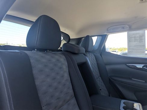 Used 2018 Nissan Rogue Sport SV image 14