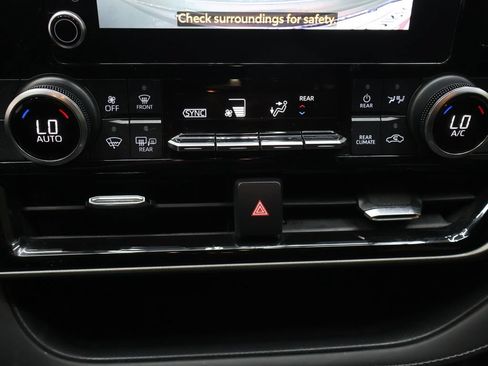 Used 2023 Toyota Highlander LE FWD image 24