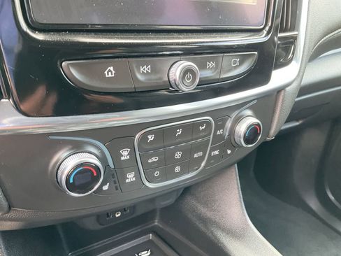 Used 2023 Chevrolet Traverse LT FWD image 23