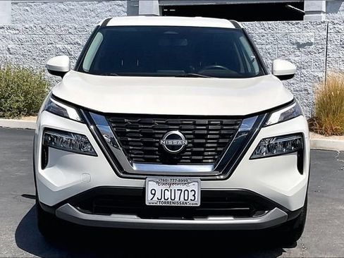 Used 2023 Nissan Rogue SV FWD image 2