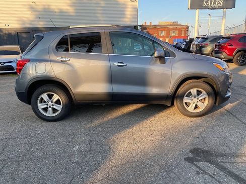 Used 2019 Chevrolet Trax LT w/ LT Convenience Package AWD/4WD image 7