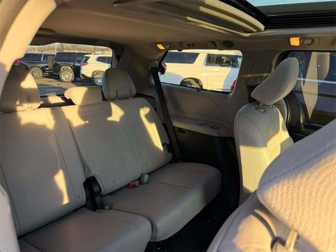 Used 2019 Toyota Sienna Limited Premium image 29