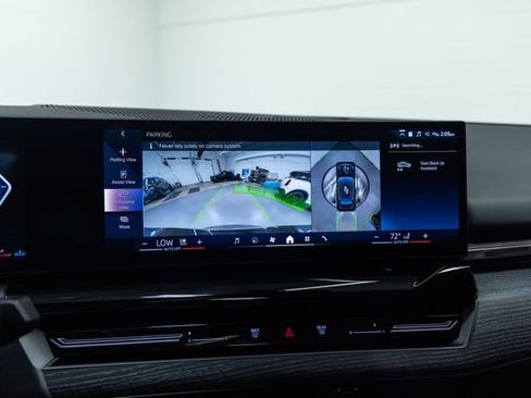 Used 2026 BMW 530i xDrive w/ Premium Package image 18