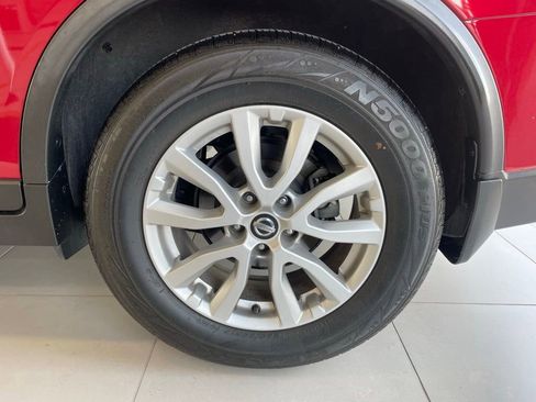 Certified 2017 Nissan Rogue SV w/ SV Premium Package image 18