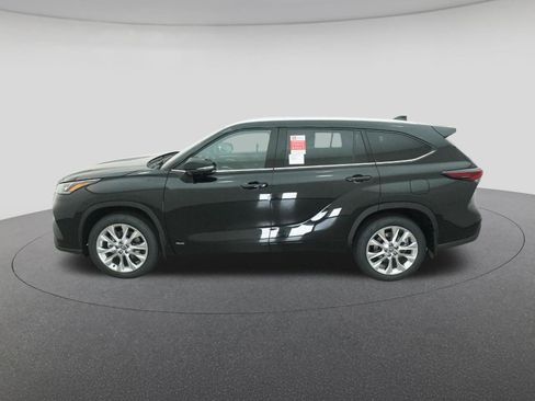 New 2026 Toyota Highlander Limited image 3