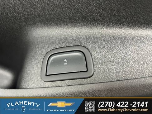 Used 2025 Chevrolet Traverse LT w/ LPO, Floor Liner Package FWD image 22