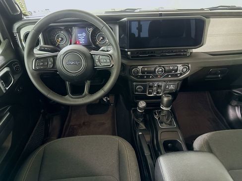 Used 2024 Jeep Gladiator Sport AWD/4WD image 17