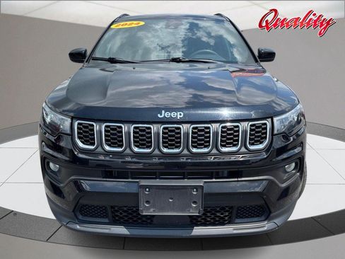 Used 2024 Jeep Compass Latitude AWD/4WD image 10