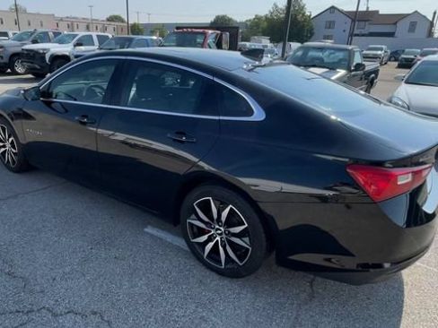 Used 2018 Chevrolet Malibu LT w/ Leather Package FWD image 8