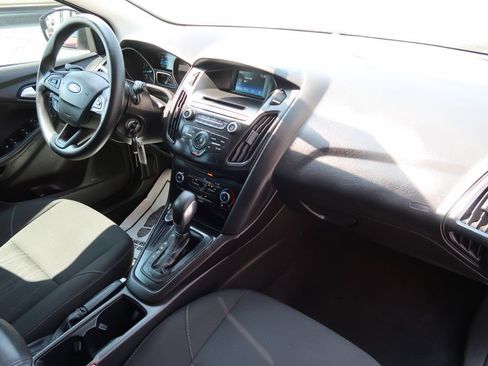 Used 2017 Ford Focus SE FWD image 9