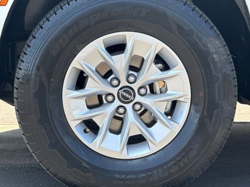 Used 2024 Nissan Frontier SV image 25