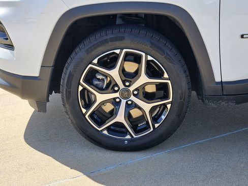 Used 2025 Jeep Compass Limited AWD/4WD image 16