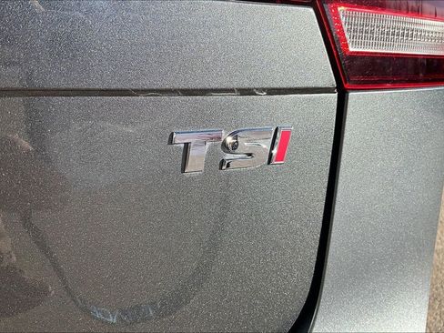 Used 2018 Volkswagen Tiguan S image 25