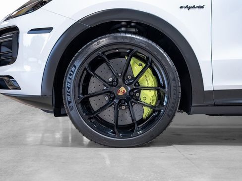 Used 2022 Porsche Cayenne Turbo S image 29