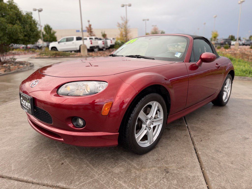 Used 2006 MAZDA MX-5 Miata Touring w/ Appearance Pkg RWD image 3