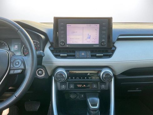 Used 2022 Toyota RAV4 XLE Premium image 12