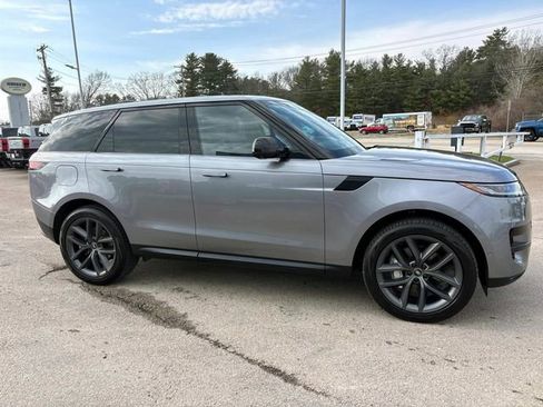 Used 2025 Land Rover Range Rover Sport SE AWD/4WD image 2