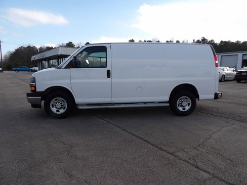 Used 2024 Chevrolet Express 2500 w/ Driver Convenience Package image 5