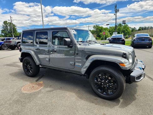 Used 2023 Jeep Wrangler Unlimited Sahara image 17
