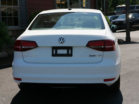 Used 2017 Volkswagen Jetta SE FWD image 6