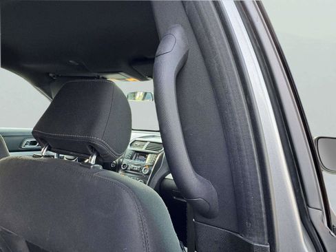 Used 2017 Ford Explorer XLT FWD image 39